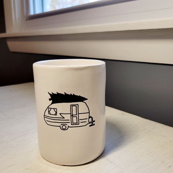 Rae Dunn MERRY XMAS iced kissed evergreen 8.7 oz candle - Picture 4 of 4